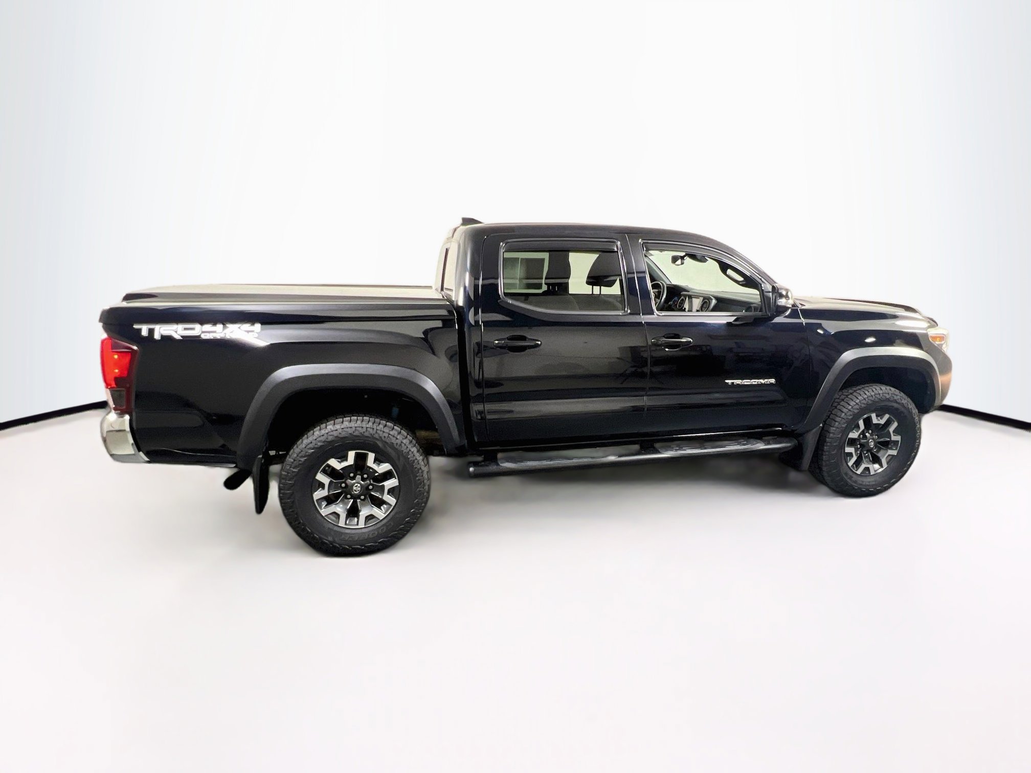 Used 2018 Toyota Tacoma TRD Off-Road AWD/4WD image 4