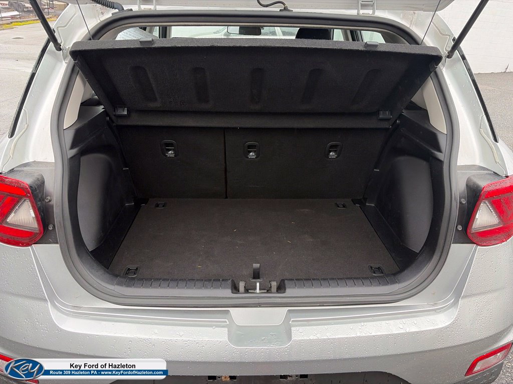 Used 2025 Hyundai Venue SEL FWD image 14
