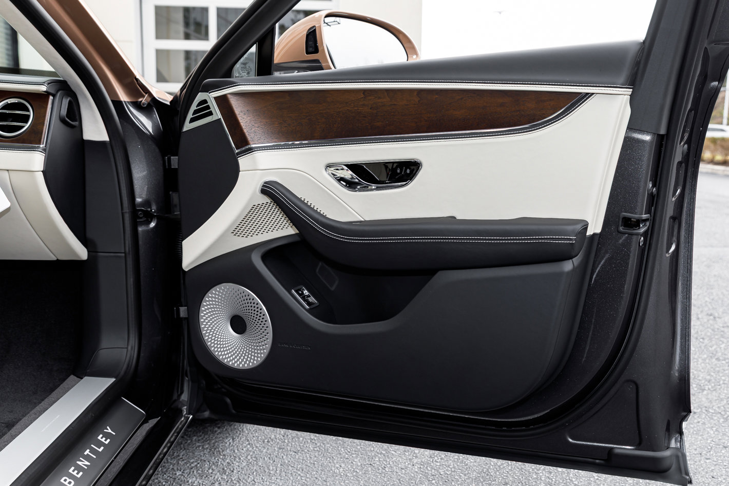 New 2026 Bentley Flying Spur Plug-In Hybrid image 39