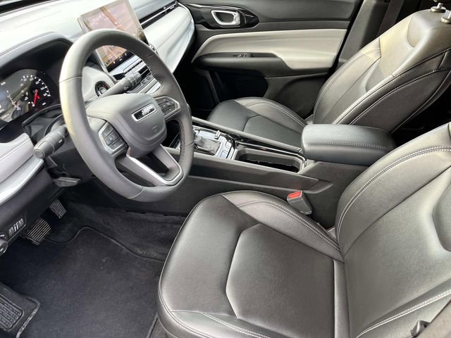 Used 2025 Jeep Compass Limited image 25