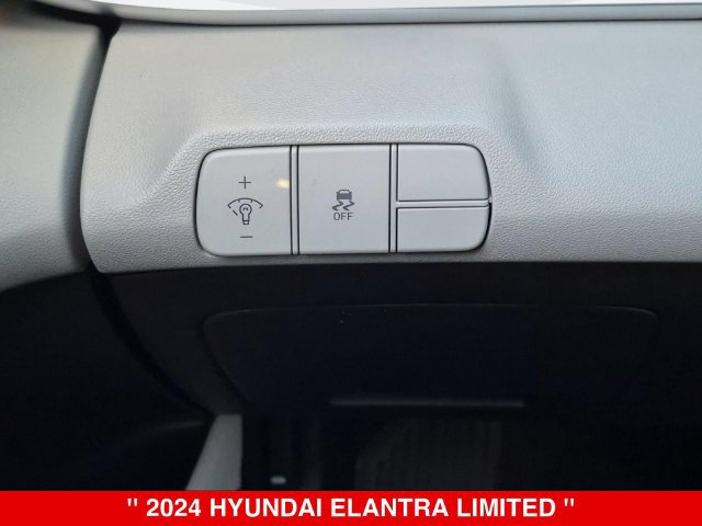 Used 2024 Hyundai Elantra Limited FWD image 19