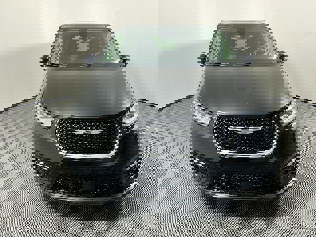 Used 2024 Chrysler Pacifica Touring-L image 8