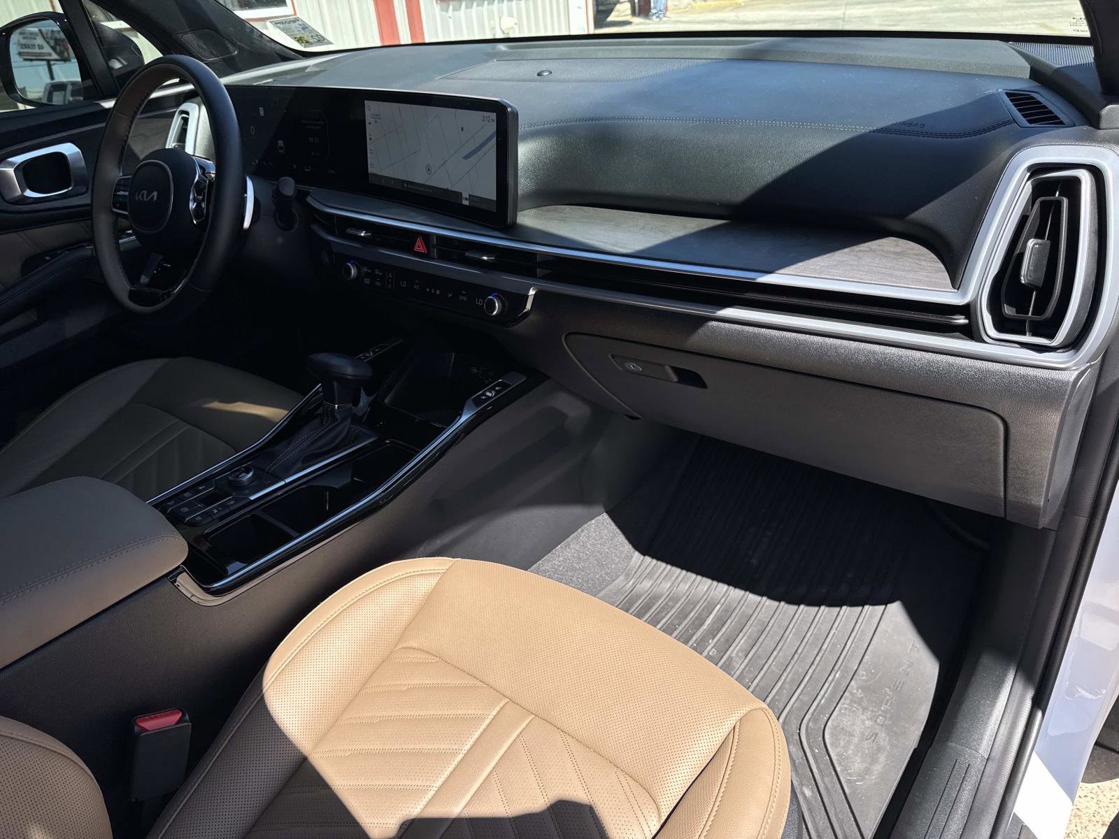 Used 2025 Kia Sorento SX Prestige w/ Olive Brown Leather Package image 13