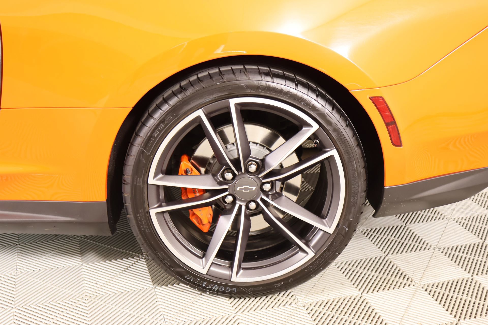 Used 2018 Chevrolet Camaro SS w/ Hot Wheels Edition image 18