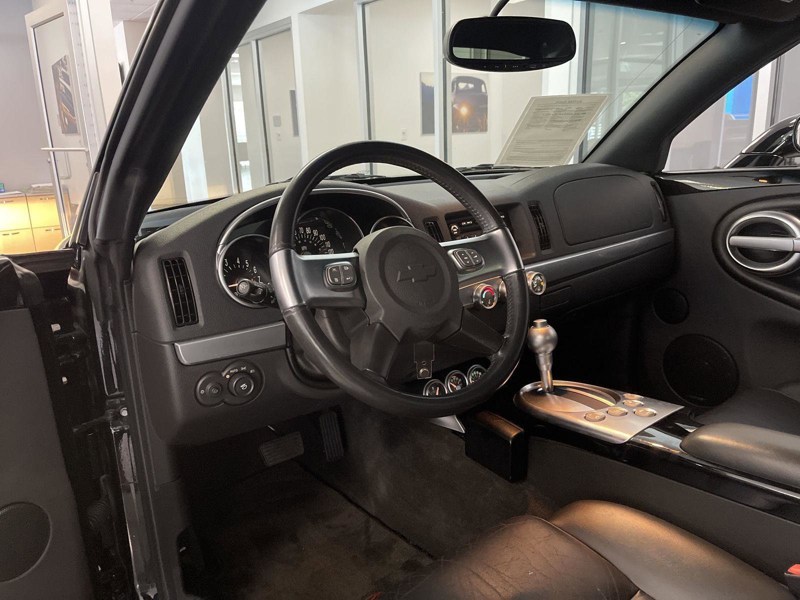 Used 2005 Chevrolet SSR w/ Preferred Equipment Group RWD image 12