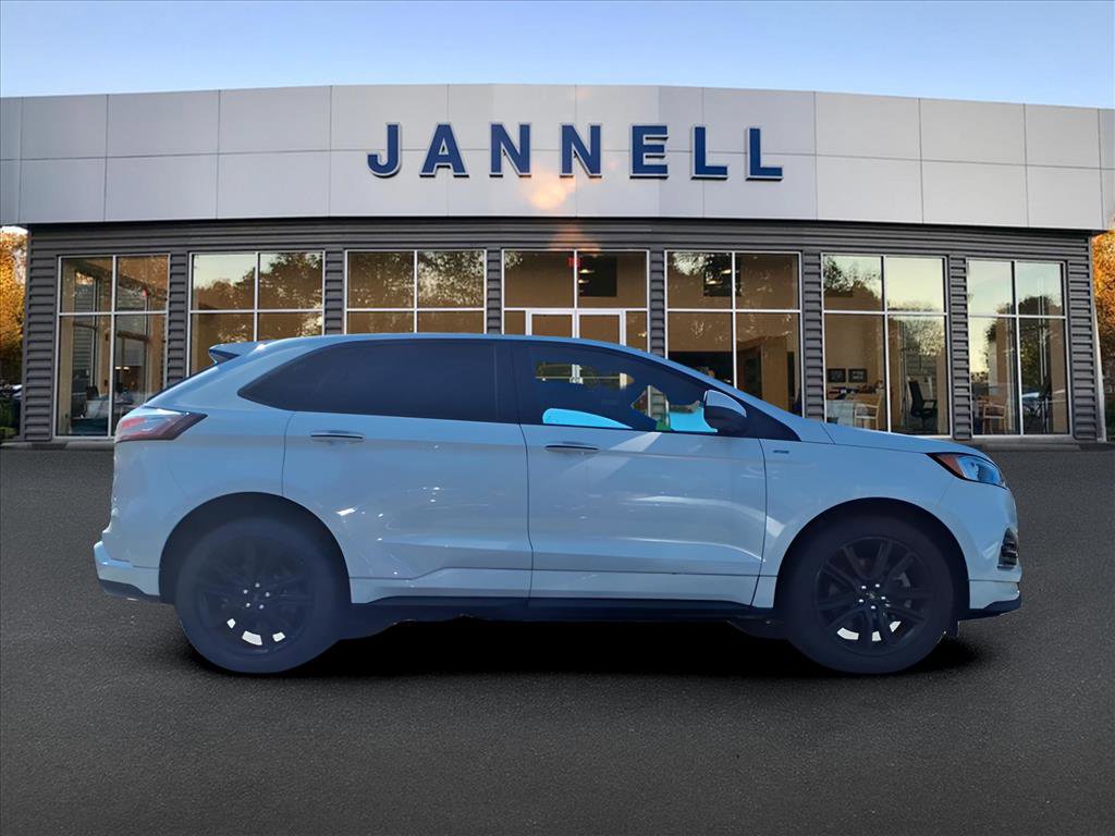 Used 2022 Ford Edge ST-Line w/ Class II Trailer Tow Package image 4