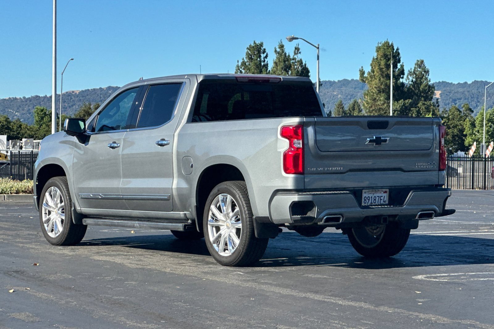 Used 2025 Chevrolet Silverado 1500 High Country AWD/4WD image 6