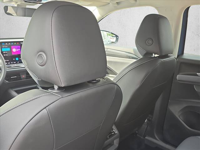 Used 2025 Volkswagen Tiguan SE AWD/4WD image 17
