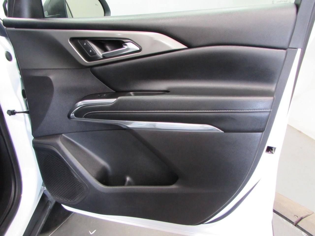 Used 2025 Chevrolet Traverse LT AWD/4WD image 17