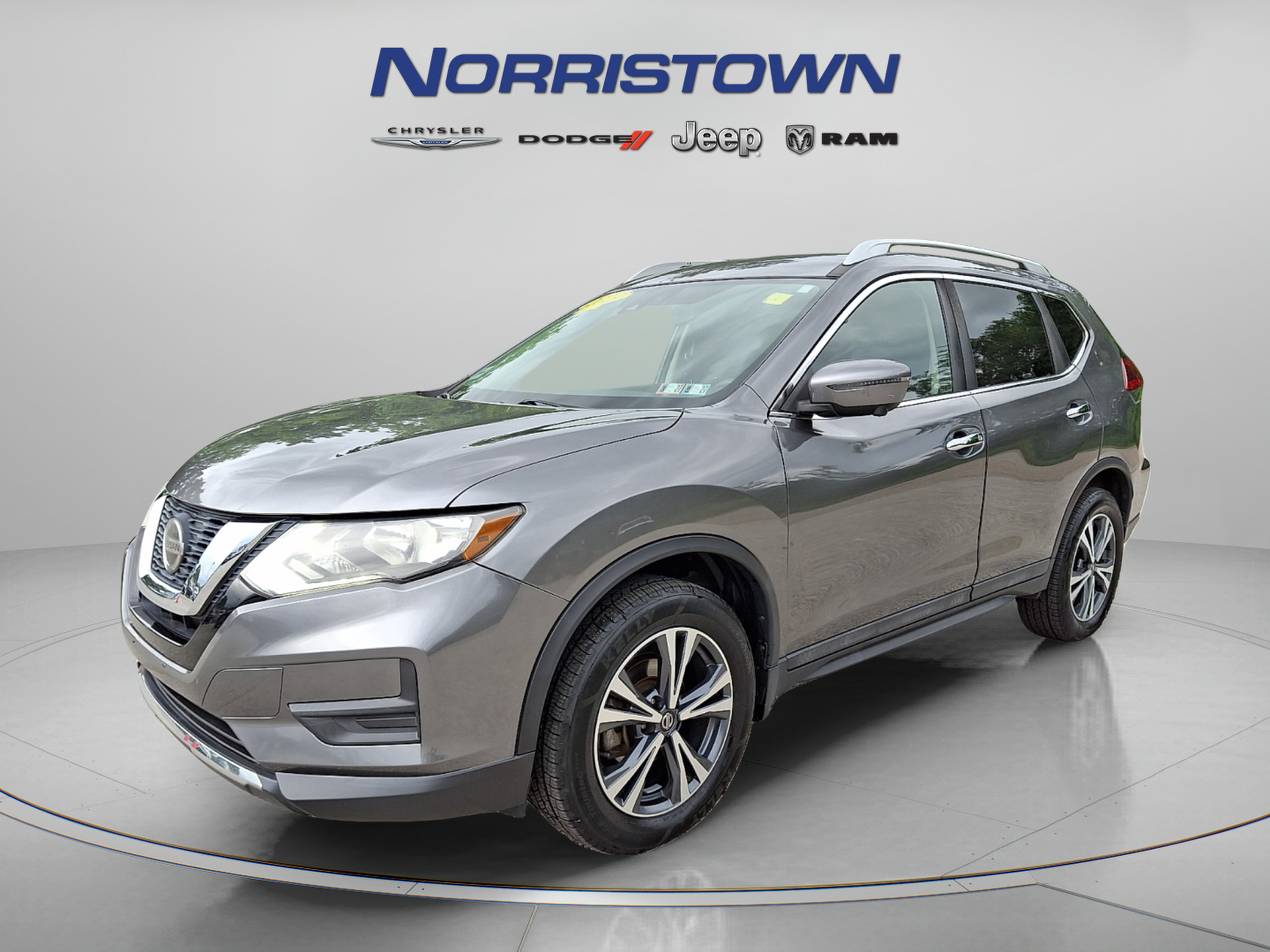 Used 2019 Nissan Rogue SV w/ Premium Package AWD/4WD image 3