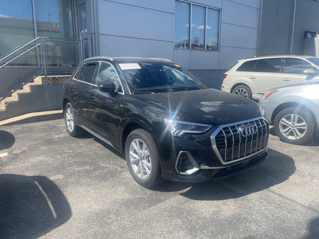 Used 2025 Audi Q3 2.0T Premium Plus w/ Premium Plus Package image 3