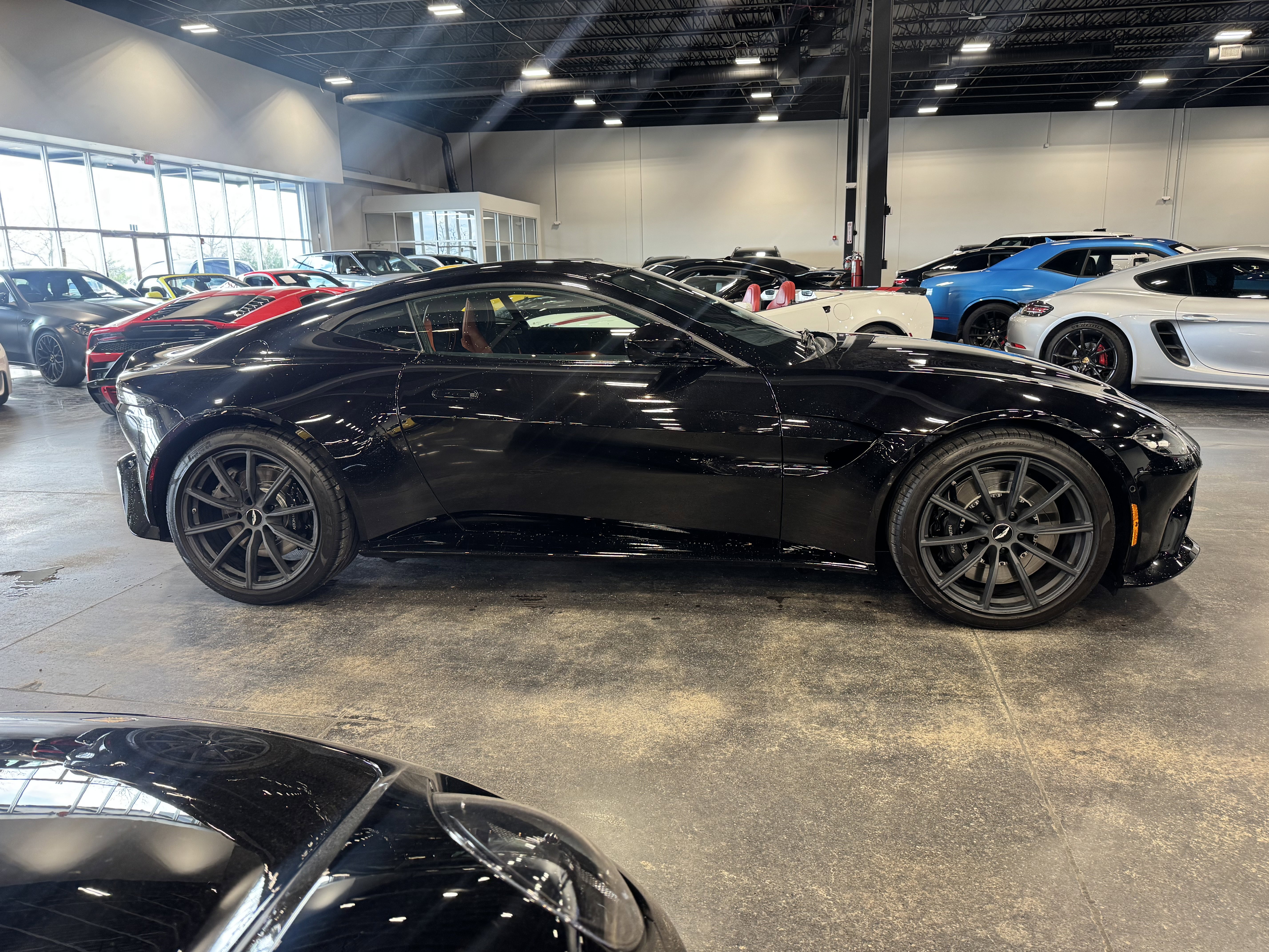 Used 2020 Aston Martin V8 Vantage Coupe image 3