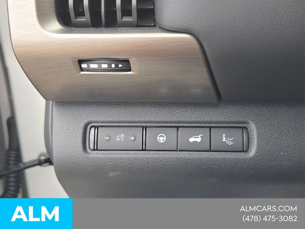 Used 2025 Nissan Pathfinder Platinum FWD image 26