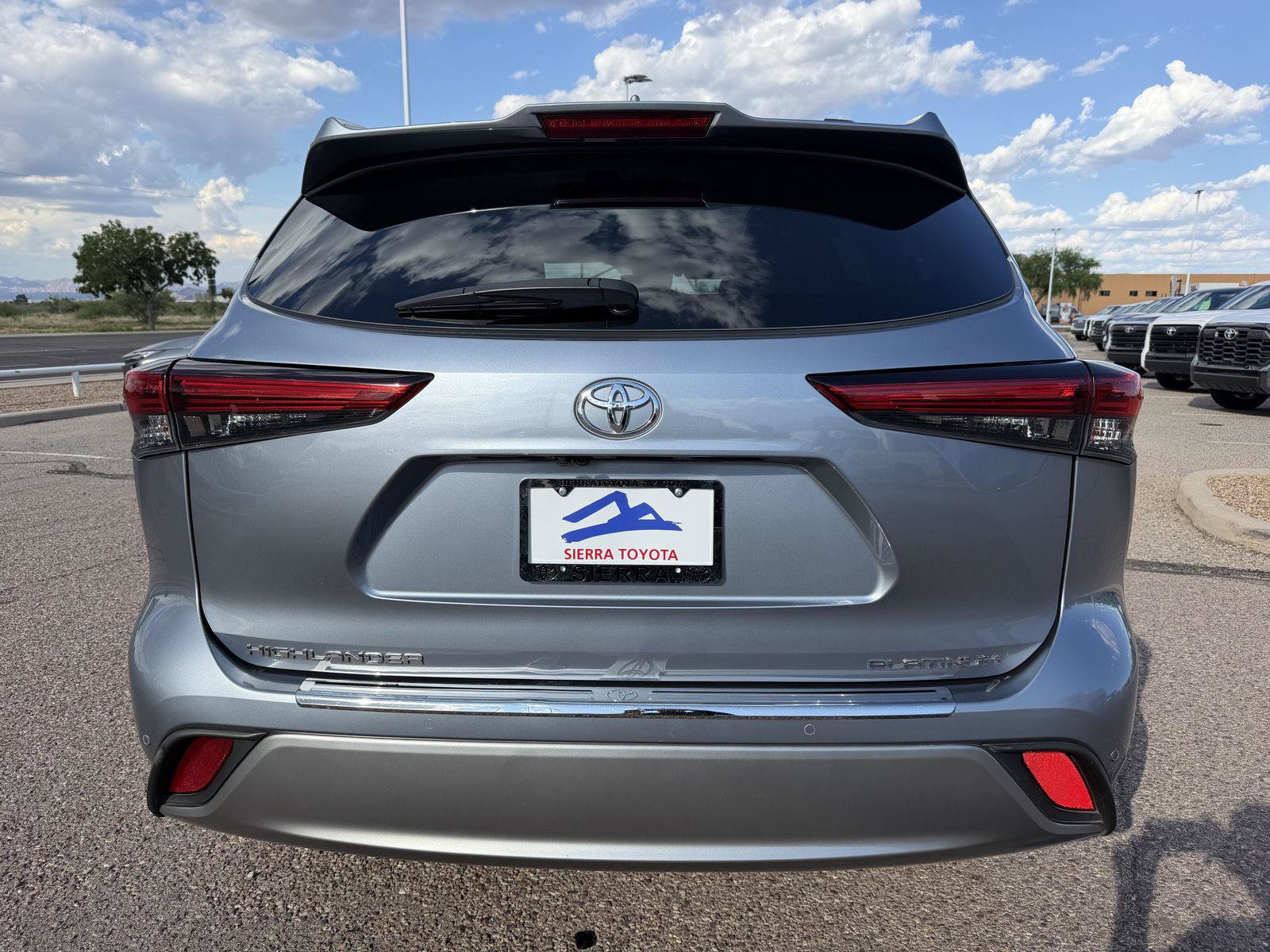 Used 2021 Toyota Highlander Platinum FWD image 4