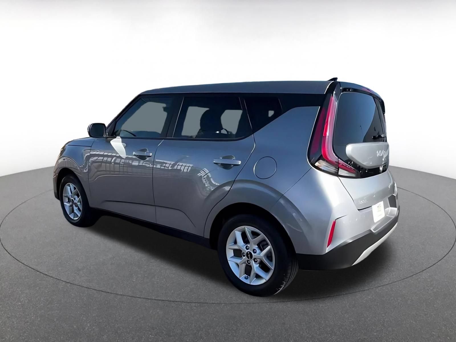 Used 2025 Kia Soul LX w/ LX Technology Package FWD image 10