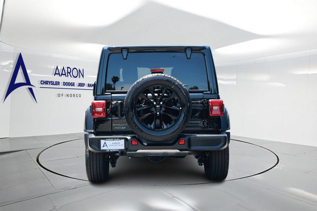 Used 2025 Jeep Wrangler Unlimited Sahara AWD/4WD image 3