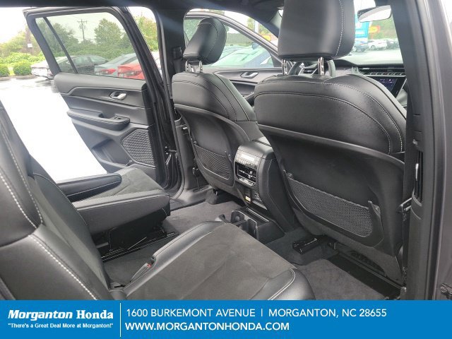 Used 2025 Jeep Grand Cherokee L Altitude RWD image 18