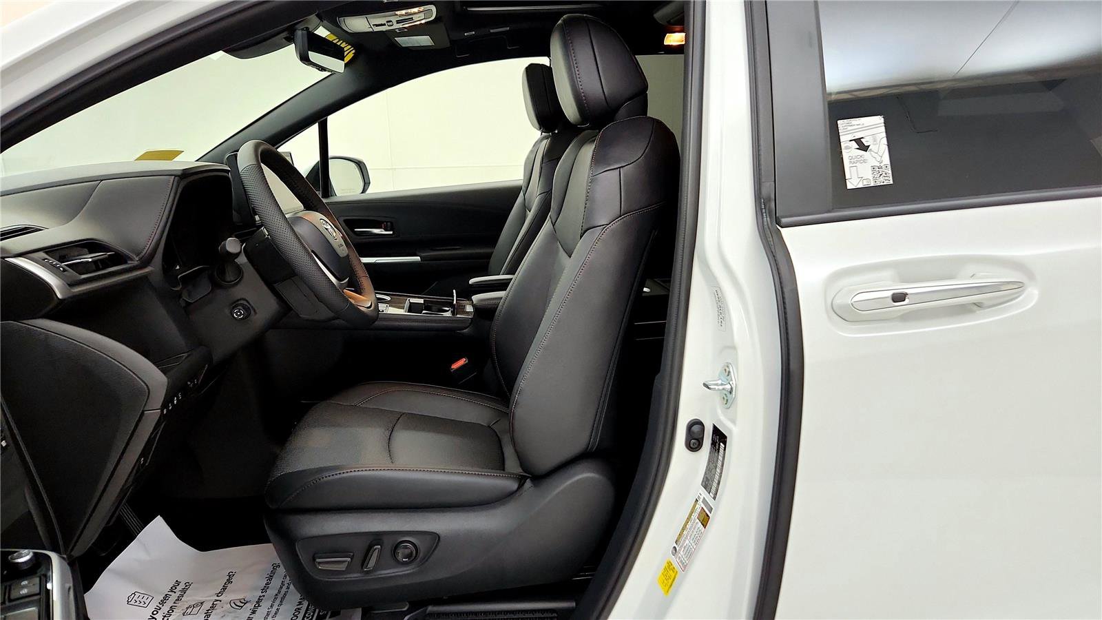 Used 2026 Toyota Sienna Platinum image 27