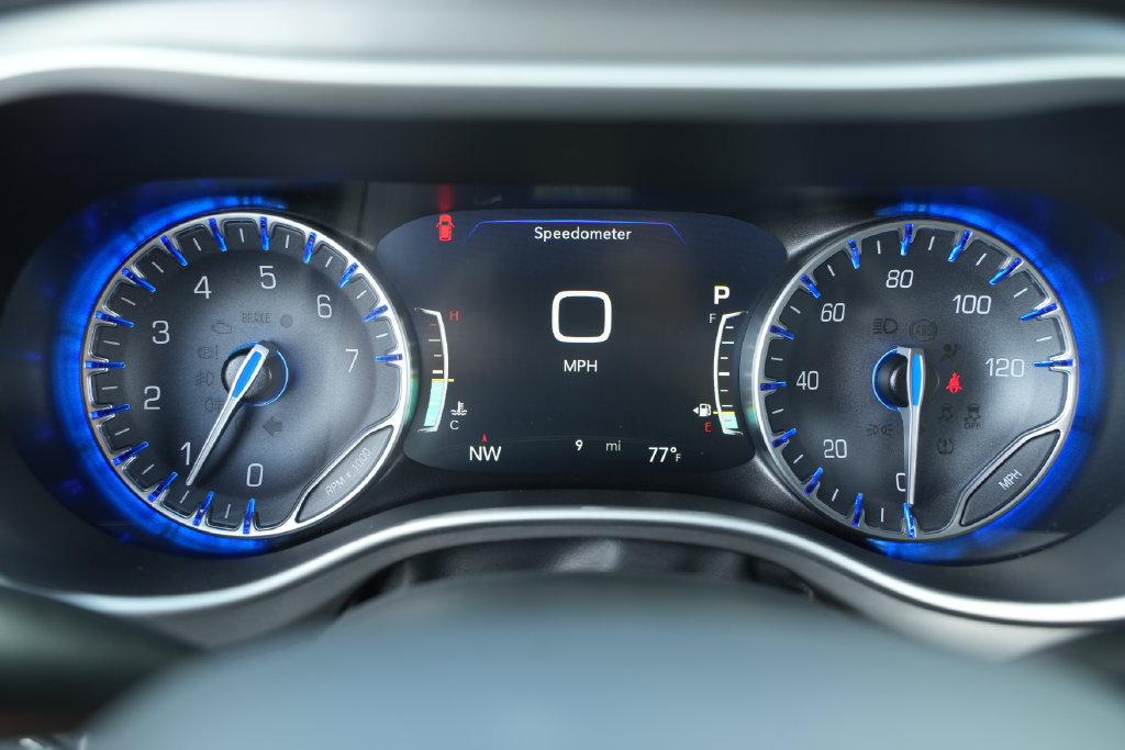 New 2027 Chrysler Pacifica Limited FWD image 30
