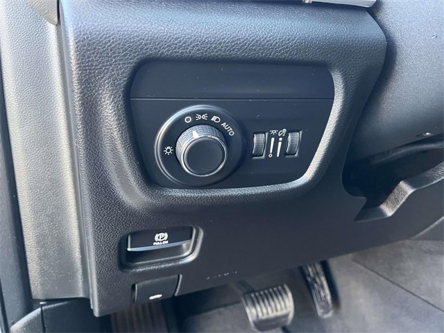 Used 2023 Jeep Grand Cherokee Laredo image 13