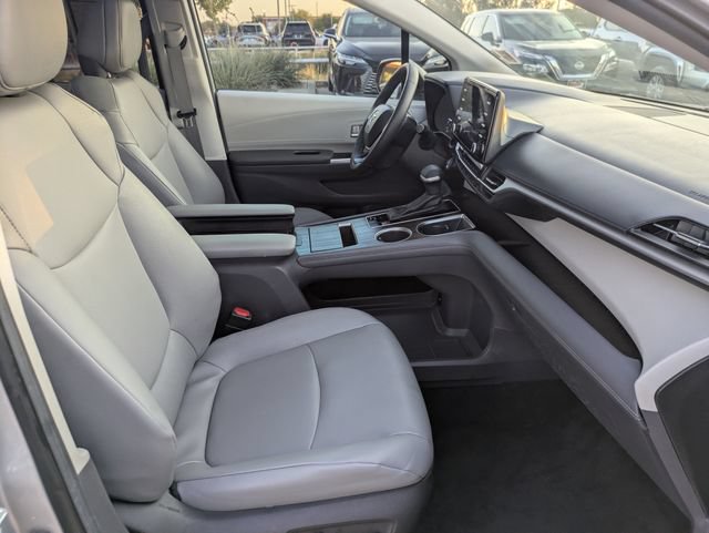 Used 2023 Toyota Sienna XLE FWD image 31