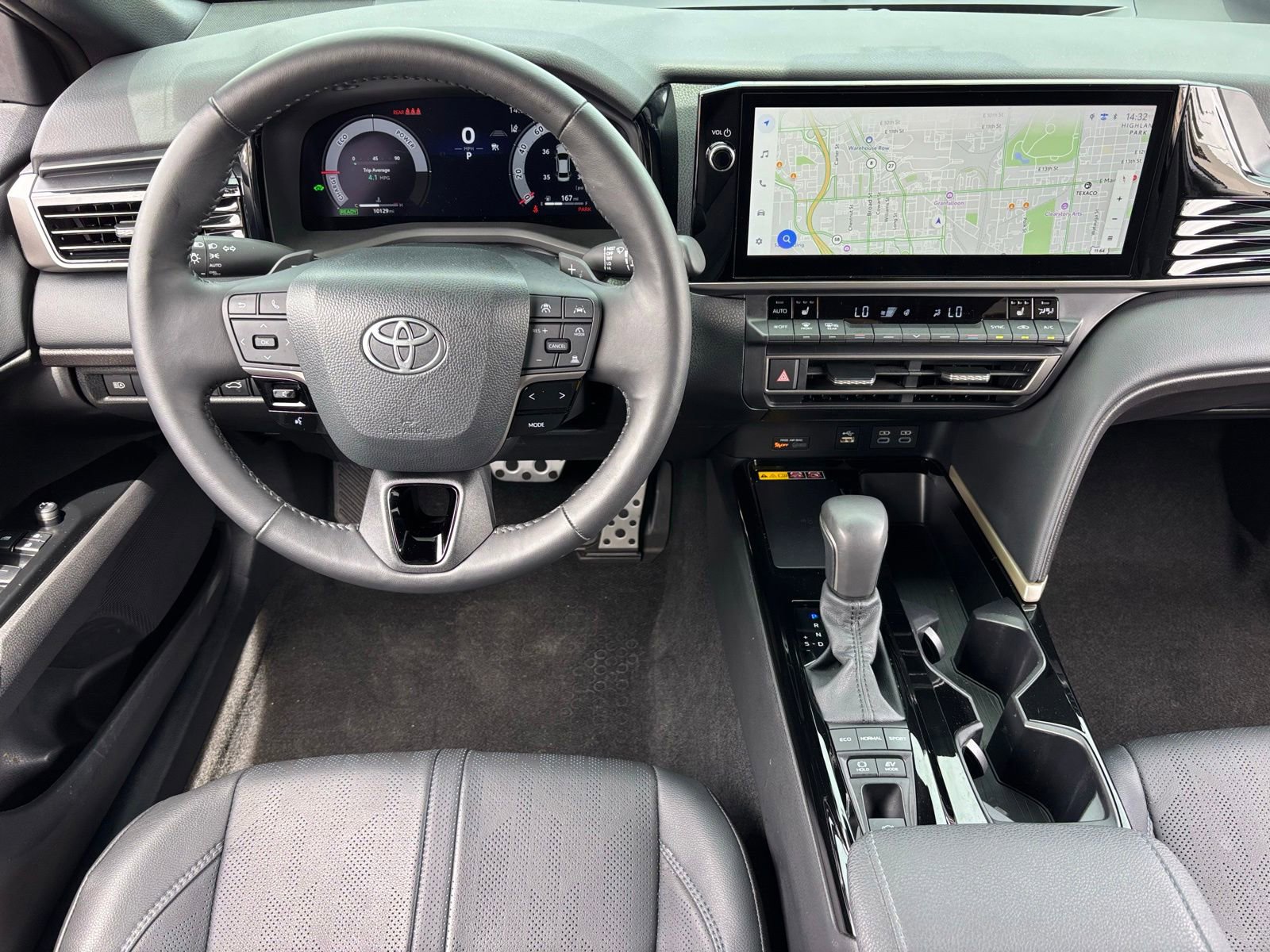 Used 2025 Toyota Camry XSE FWD image 5
