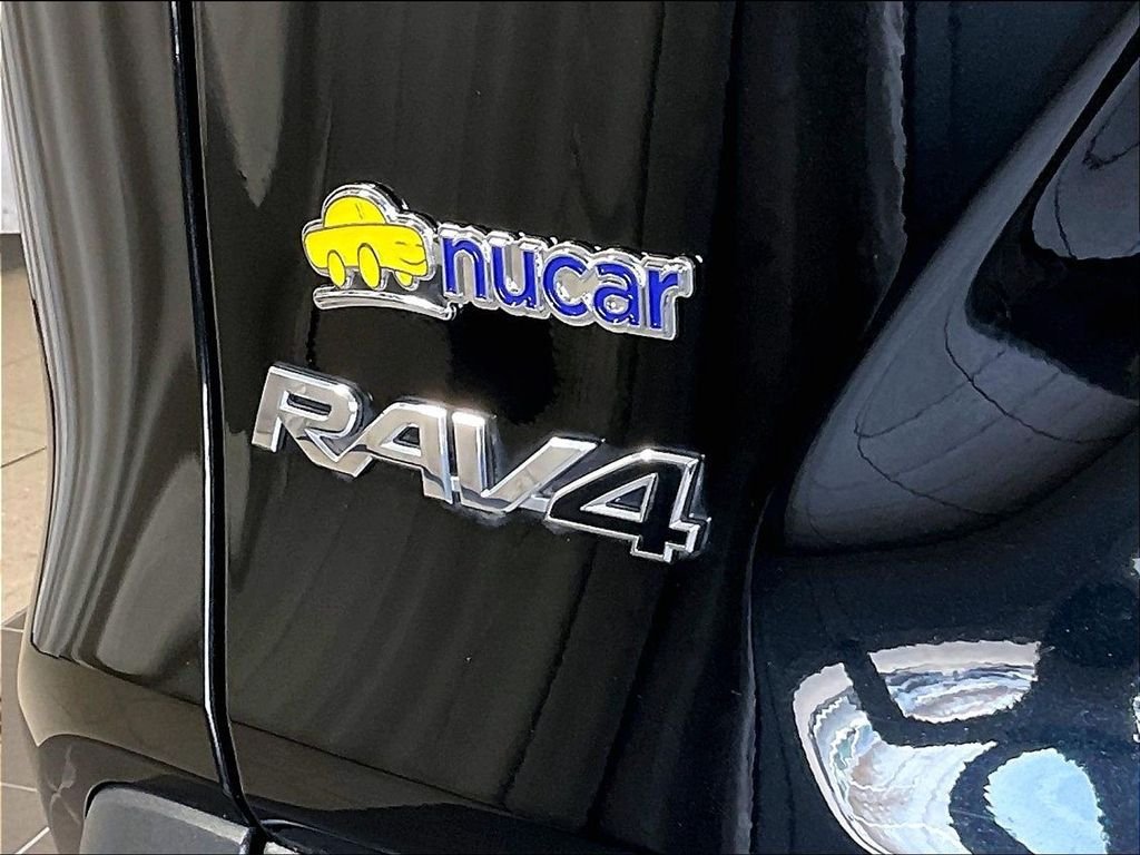Certified 2021 Toyota RAV4 LE AWD/4WD image 28