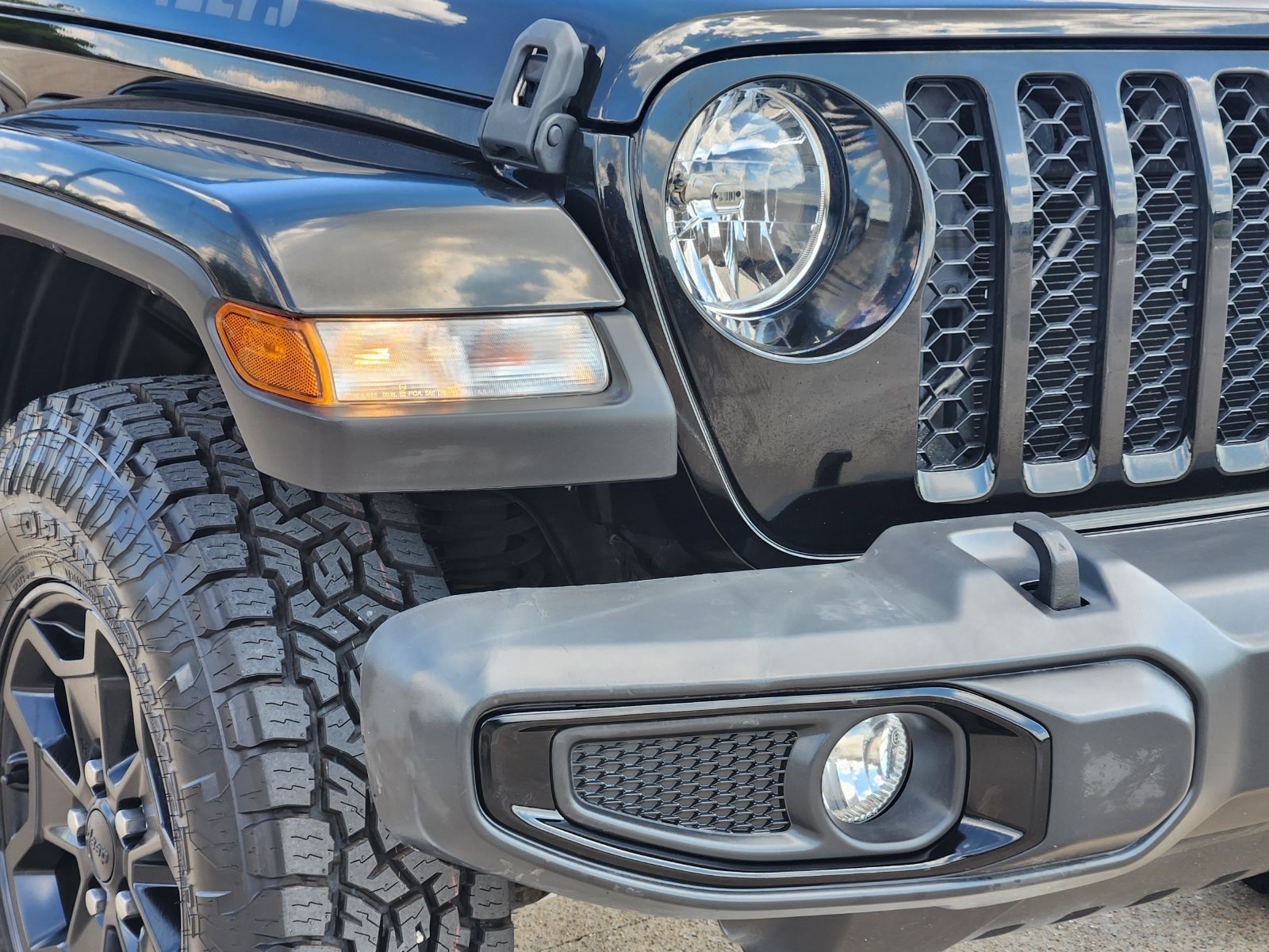 Used 2022 Jeep Gladiator Sport AWD/4WD image 9