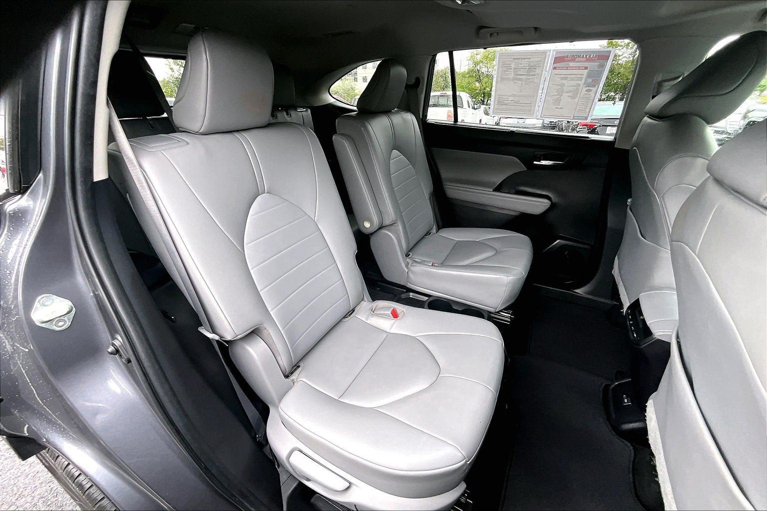 Used 2023 Toyota Highlander XLE AWD/4WD image 26
