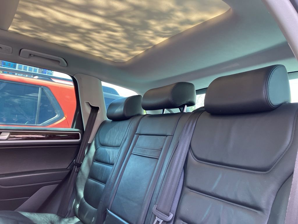 Used 2014 Volkswagen Touareg Executive image 21