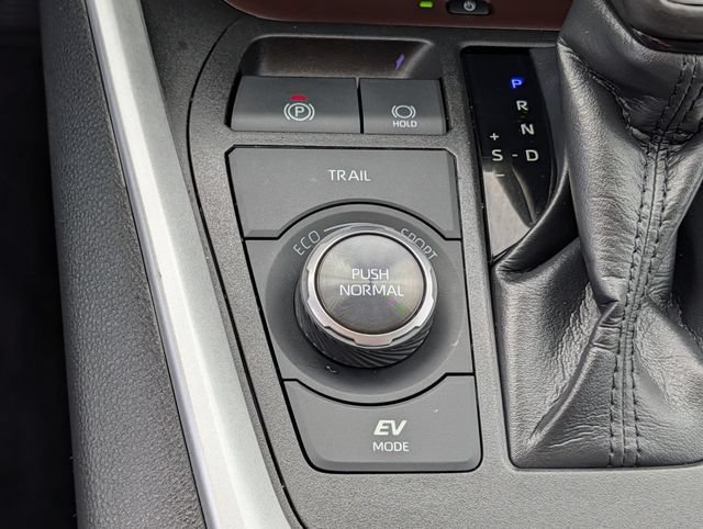 Used 2022 Toyota RAV4 Limited AWD/4WD image 16