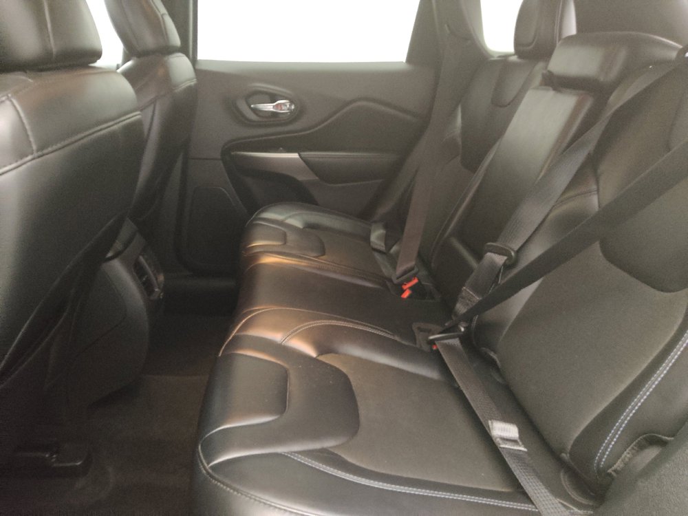 Used 2020 Jeep Cherokee Latitude Plus image 18
