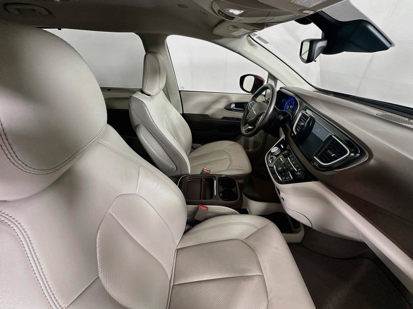 Used 2018 Chrysler Pacifica Touring-L w/ Advanced Safetytec Group FWD image 28