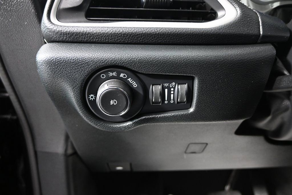 Used 2025 Chrysler Pacifica Select FWD image 23