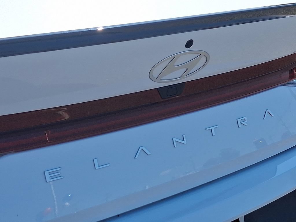 Used 2025 Hyundai Elantra SEL FWD image 31
