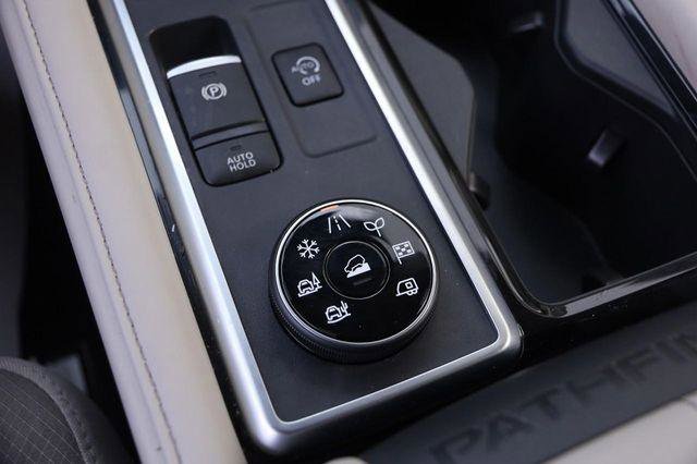 Used 2024 Nissan Pathfinder SL image 20
