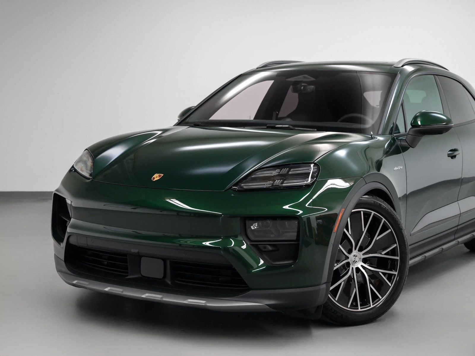 New 2025 Porsche Macan 4 Electric image 7