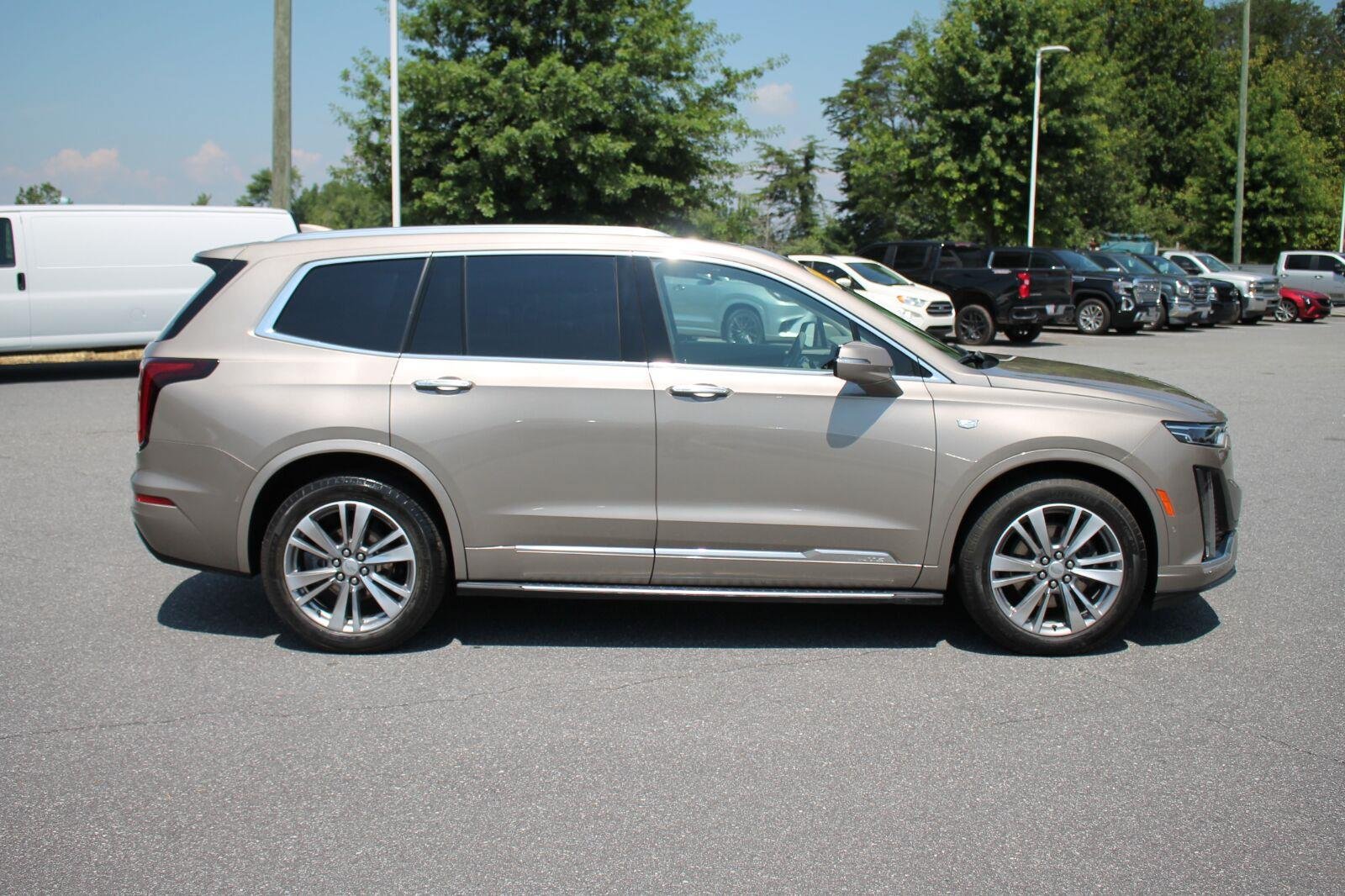 Used 2022 Cadillac XT6 Premium Luxury w/ Technology Package FWD image 9