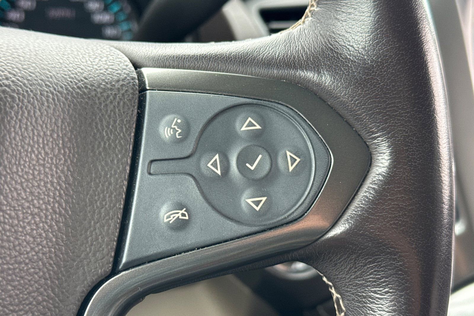 Used 2020 Chevrolet Suburban Premier w/ Max Trailering Package image 36