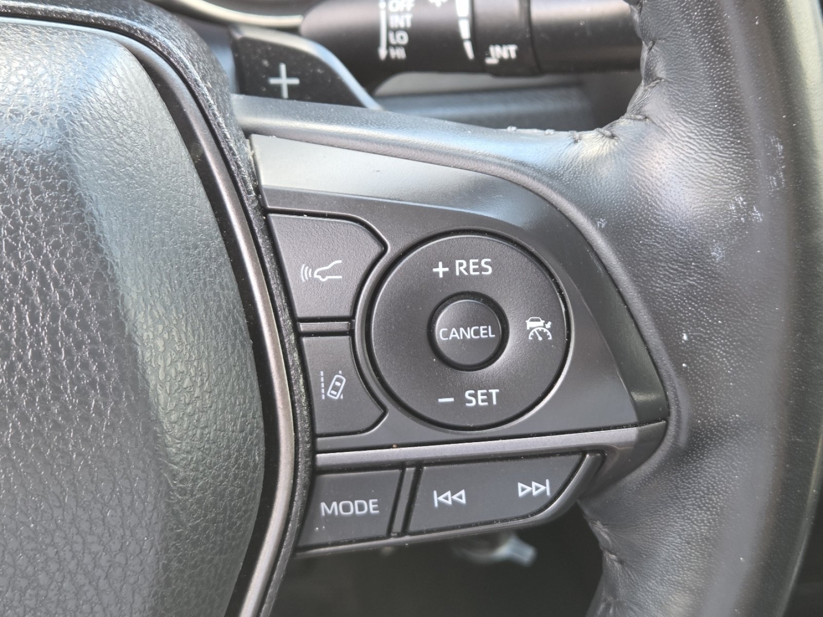 Used 2021 Toyota Camry SE FWD image 6