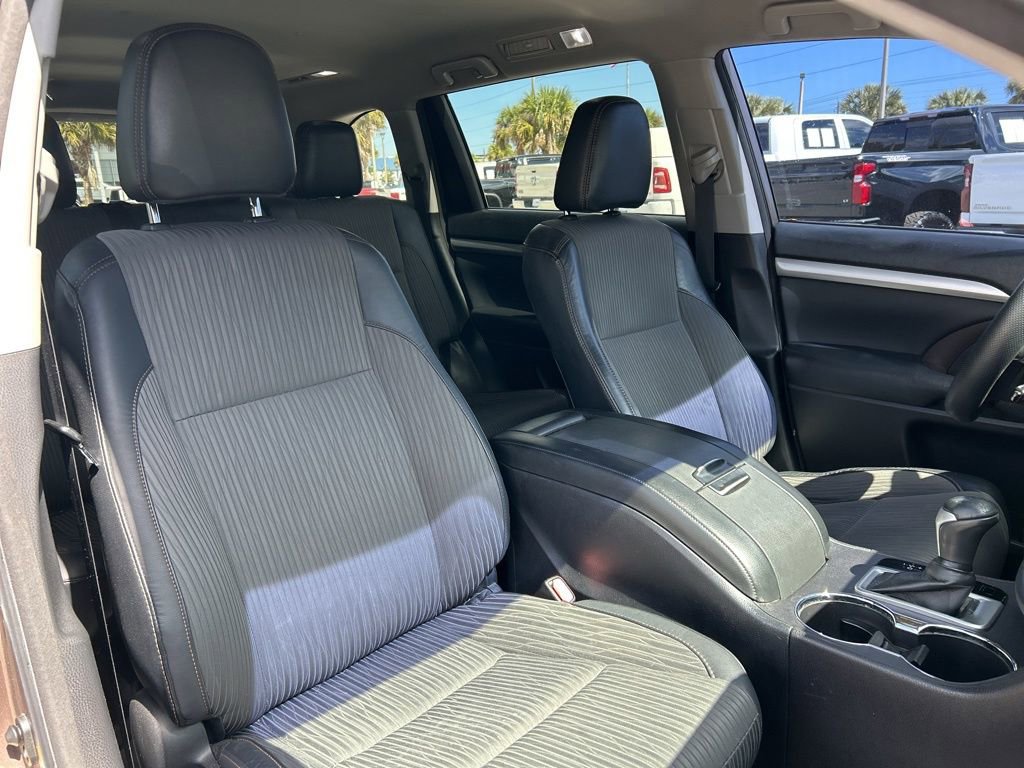 Used 2018 Toyota Highlander Plus FWD image 42