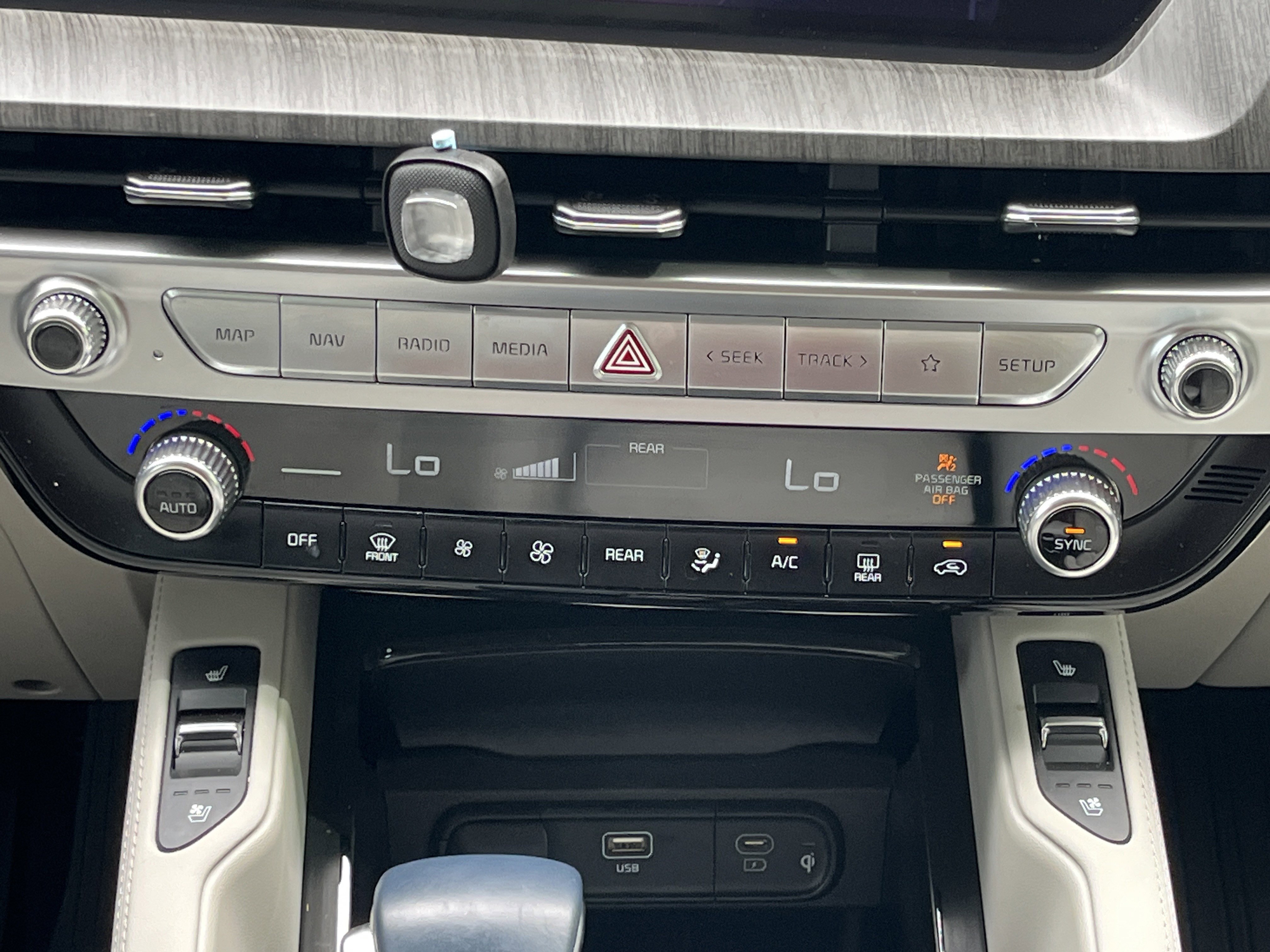 Used 2023 Kia Telluride EX w/ EX Captain's Chair Package image 5