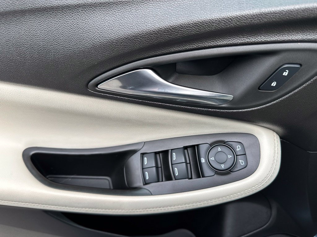 Used 2024 Buick Encore GX Sport Touring FWD image 17