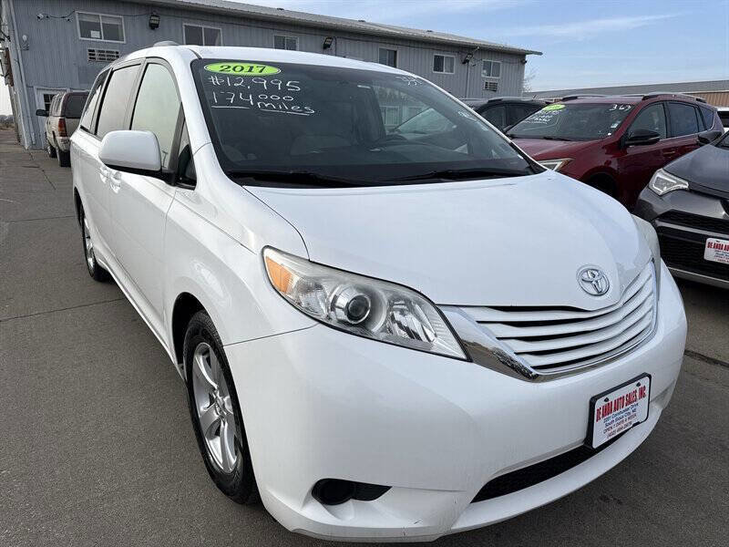 Used 2017 Toyota Sienna LE image 10