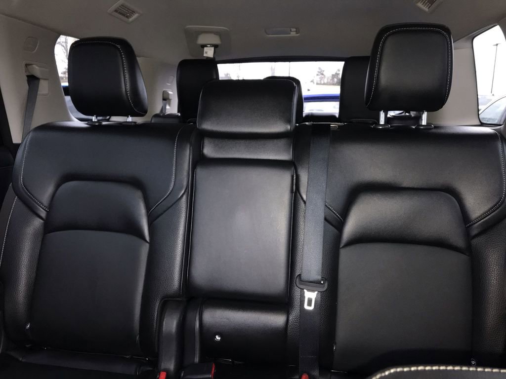 Used 2023 Nissan Pathfinder SL w/ Black Appearance Package image 21