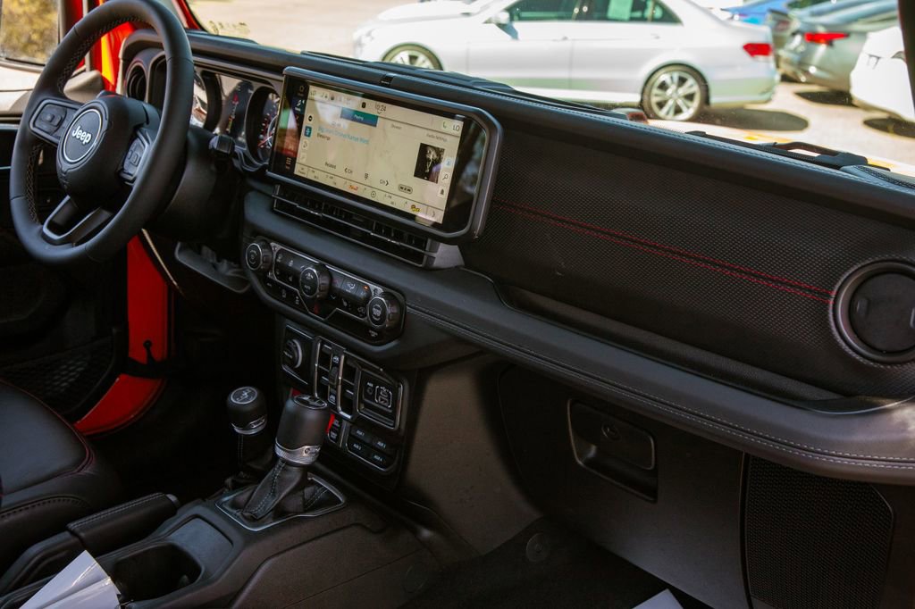 Used 2025 Jeep Wrangler Rubicon w/ Convenience Group image 11