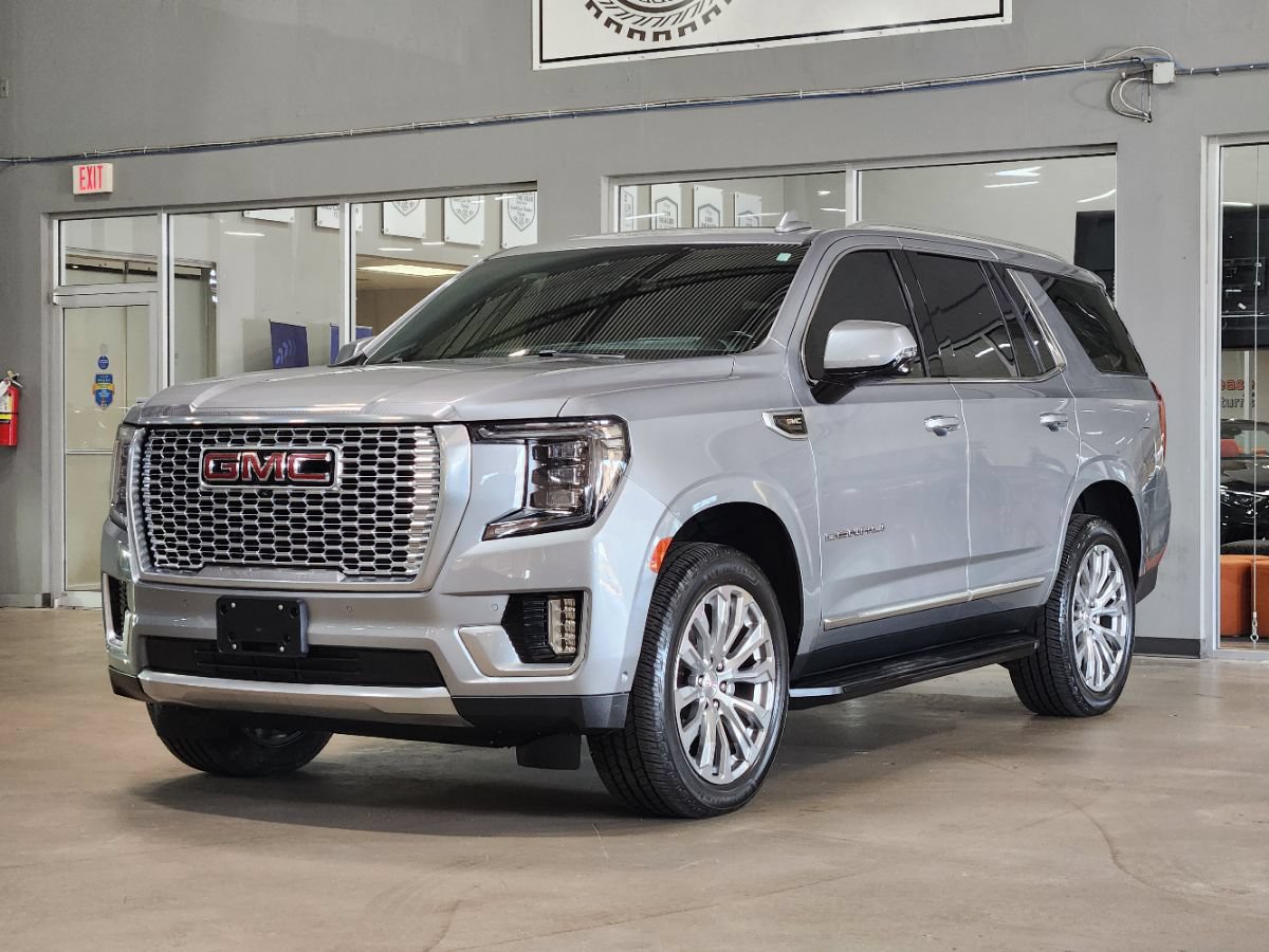 Used 2024 GMC Yukon Denali w/ Advanced Technology Package AWD/4WD image 3