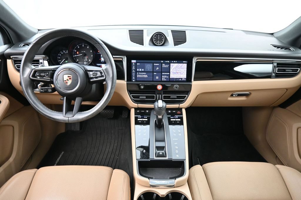 Certified 2023 Porsche Macan AWD/4WD image 6