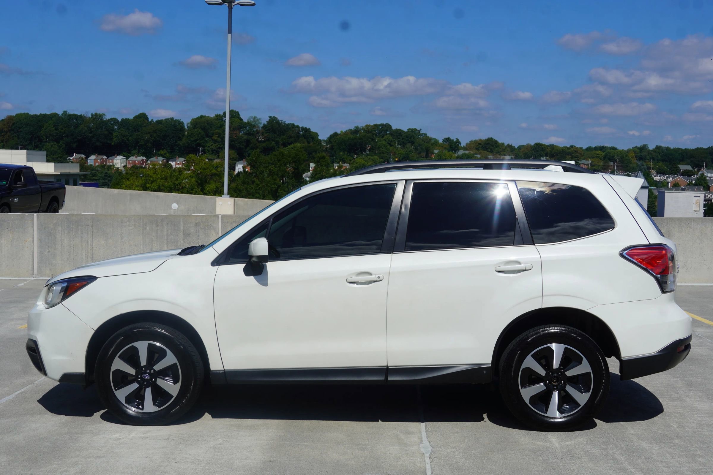 Used 2017 Subaru Forester 2.5i Premium w/ All-Weather Package image 4