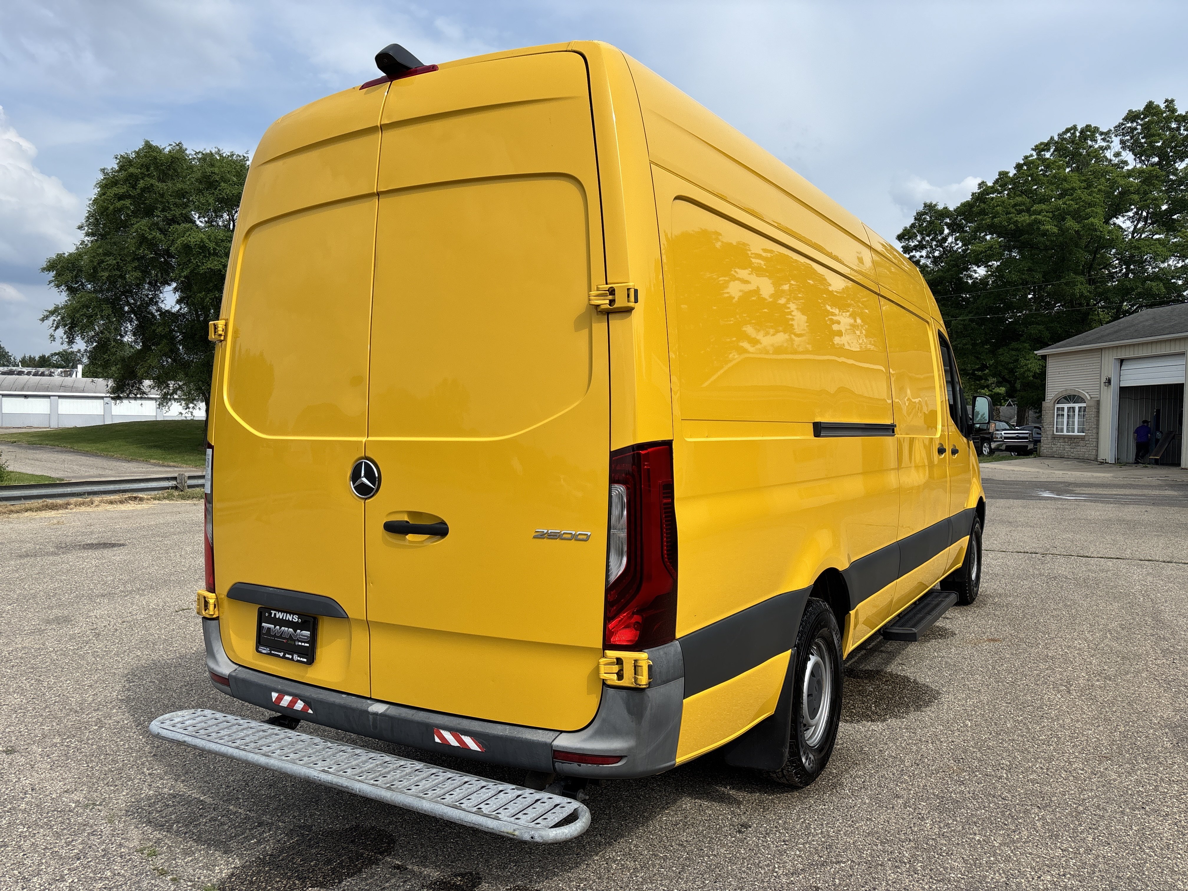 Used 2021 Mercedes-Benz Sprinter 2500 w/ Acoustic Package image 4